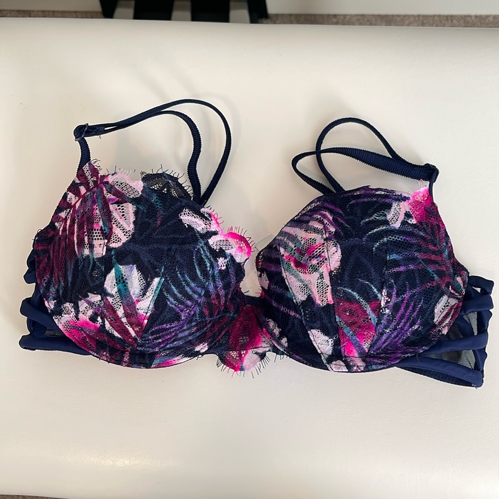 32B lace floral push up bra with underwire.